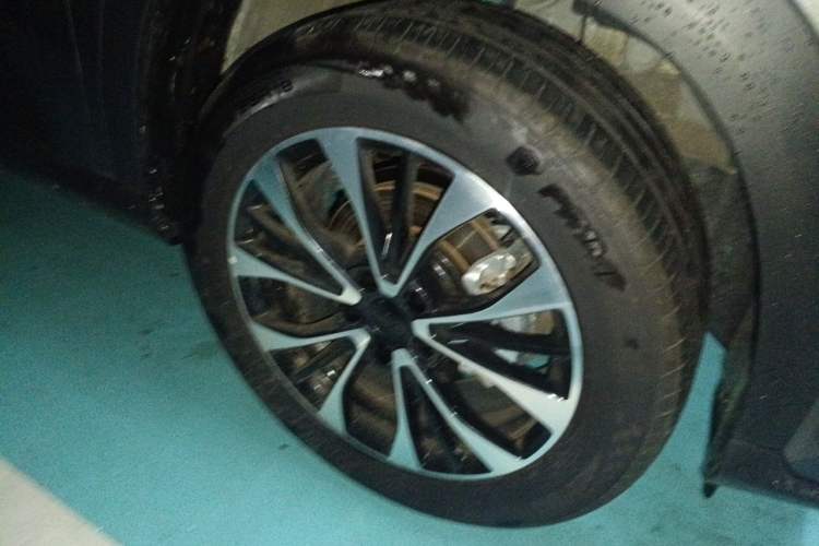 Used Geely Auto Emgrand X7 Sport 2026 Model 1.5TD Aspirational Right Front Wheel Hub