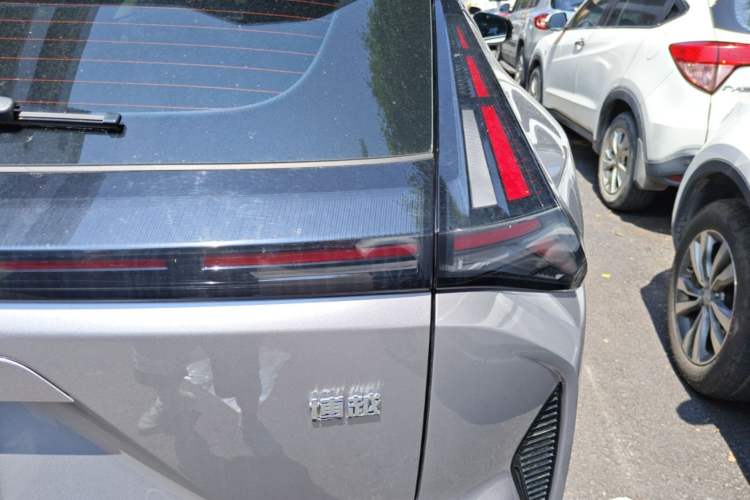 Used Geely Auto Emgrand X7 Sport 2026 Model 1.5TD Wonderful Right Rear Taillight