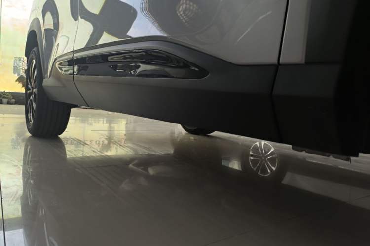 Used Geely Auto Emgrand X7 Sport 2026 Model 1.5TD Aspirational Right Side Sill
