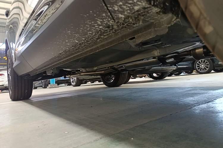 Used Geely Auto Emgrand X7 Sport 2026 Model 1.5TD Aspirational Right Side Sill