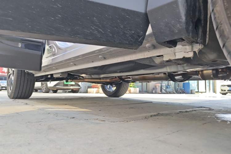 Used Geely Auto Emgrand X7 Sport 2026 Model 1.5TD Aspirational Right Side Sill