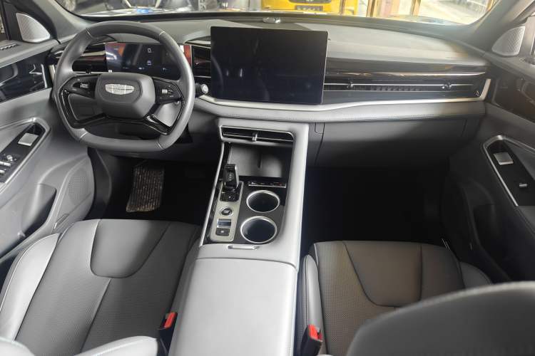 Used Geely Auto Emgrand X7 Sport 2026 Model 1.5TD Aspirational Center Console