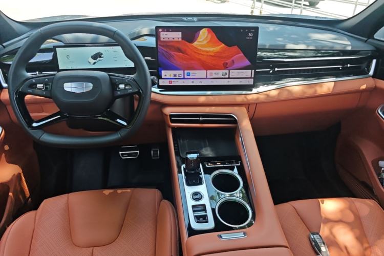 Used Geely Auto Emgrand X7 Sport 2026 Model 1.5TD Beloved Center Console