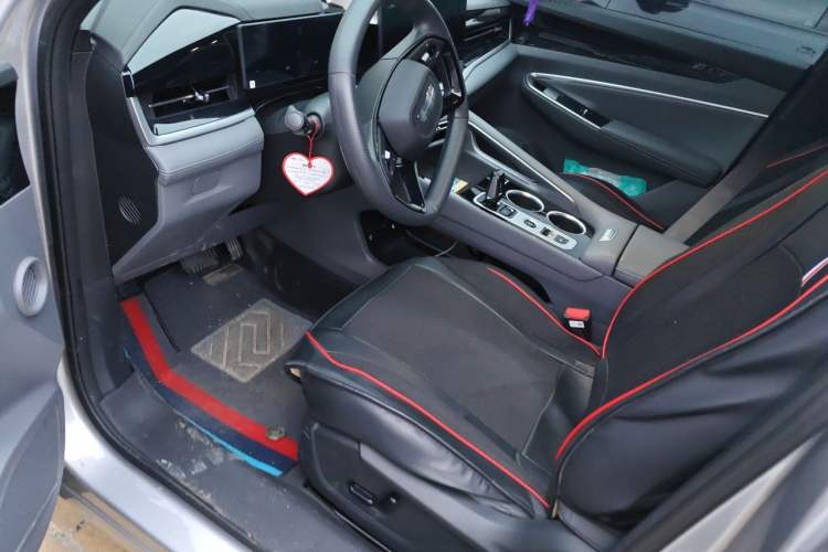 Used Geely Auto Emgrand X7 Sport 2026 Model 1.5TD Aspirational Driver Seat