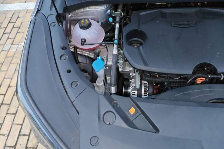 Used Geely Auto Emgrand X7 Sport 2026 Model 1.5TD Aspirational Engine Bay Right