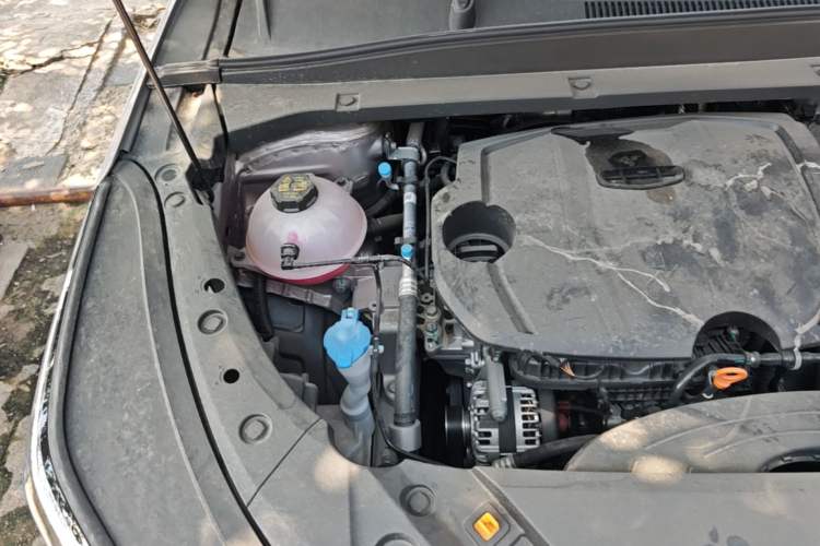 Used Geely Auto Emgrand X7 Sport 2026 Model 1.5TD Beloved Engine Bay Right