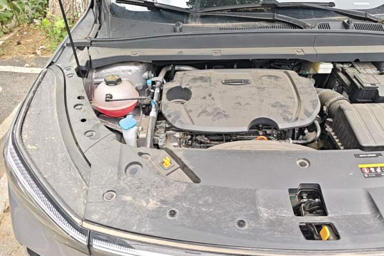 Used Geely Auto Emgrand X7 Sport 2026 Model 1.5TD Beloved Engine Bay Right