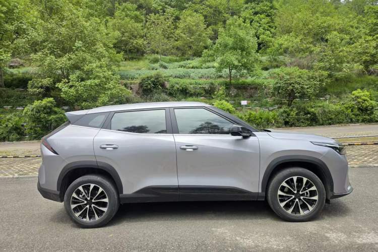 Used Geely Auto Emgrand X7 Sport 2026 Model 1.5TD Aspirational Exterior 4