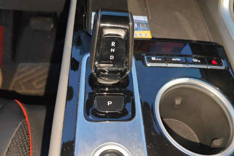 Used Geely Auto Emgrand X7 Sport 2026 Model 1.5TD Aspirational Gear Lever