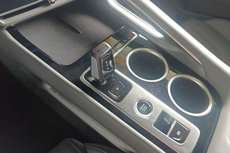 Used Geely Auto Emgrand X7 Sport 2026 Model 1.5TD Aspirational Gear Lever