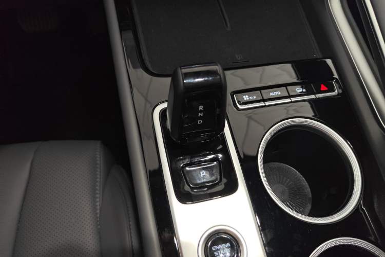 Used Geely Auto Emgrand X7 Sport 2026 Model 1.5TD Aspirational Gear Lever