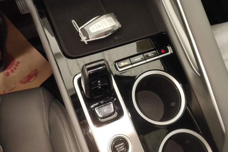 Used Geely Auto Emgrand X7 Sport 2026 Model 1.5TD Joyful Gear Lever