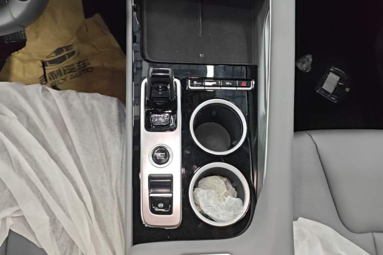 Used Geely Auto Emgrand X7 Sport 2026 Model 1.5TD Aspirational Gear Lever