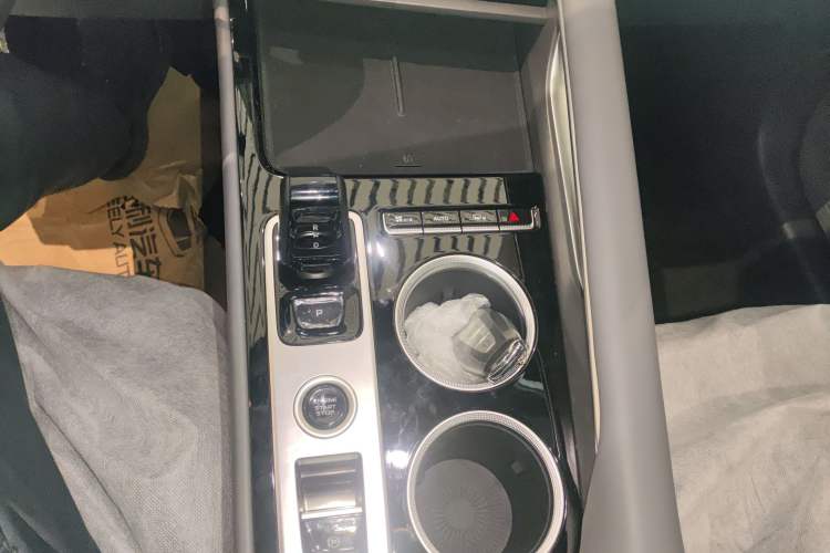 Used Geely Auto Emgrand X7 Sport 2026 Model 1.5TD Joyful Gear Lever