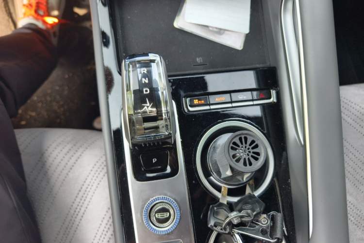 Used Geely Auto Emgrand X7 Sport 2026 Model 1.5TD Aspirational Gear Lever