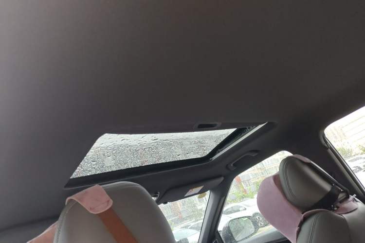 Used Geely Auto Emgrand X7 Sport 2026 Model 1.5TD Joyful Headliner