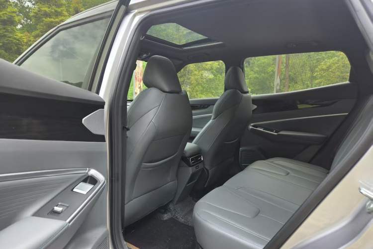 Used Geely Auto Emgrand X7 Sport 2026 Model 1.5TD Aspirational Interior 3