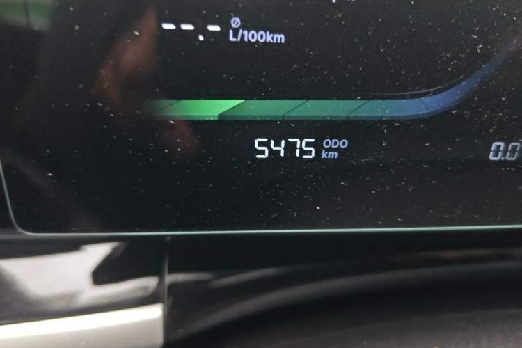 Used Geely Auto Emgrand X7 Sport 2026 Model 1.5TD Joyful Odometer Close Up