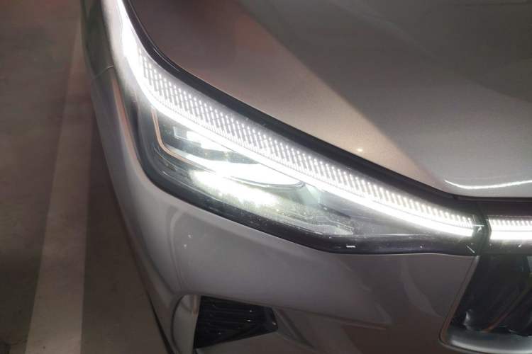Used Geely Auto Emgrand X7 Sport 2026 Model 1.5TD Wonderful Right Front Headlight