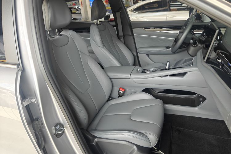 Used Geely Auto Emgrand X7 Sport 2026 Model 1.5TD Aspirational Right Front Seat