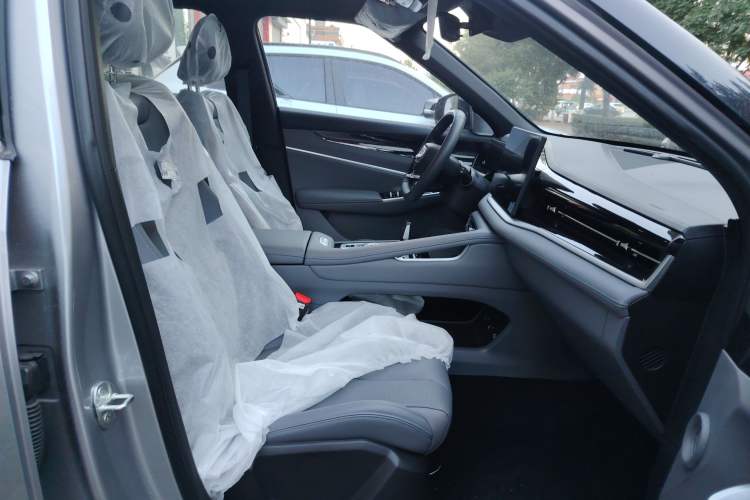 Used Geely Auto Emgrand X7 Sport 2026 Model 1.5TD Aspirational Right Front Seat