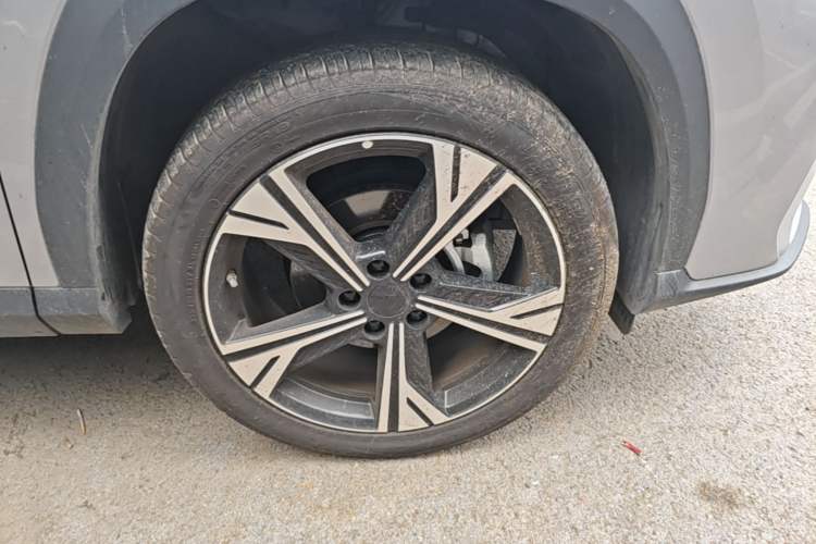 Used Geely Auto Emgrand X7 Sport 2026 Model 1.5TD Beloved Right Front Wheel Hub
