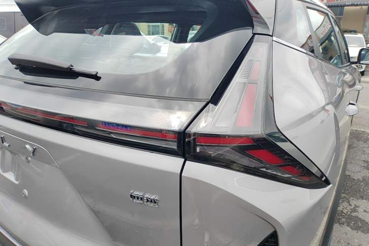 Used Geely Auto Emgrand X7 Sport 2026 Model 1.5TD Aspirational Right Rear Taillight