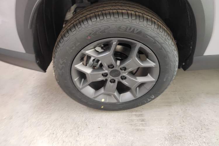 Used Geely Auto Emgrand X7 Sport 2026 Model 1.5TD Joyful Right Rear Wheel Hub
