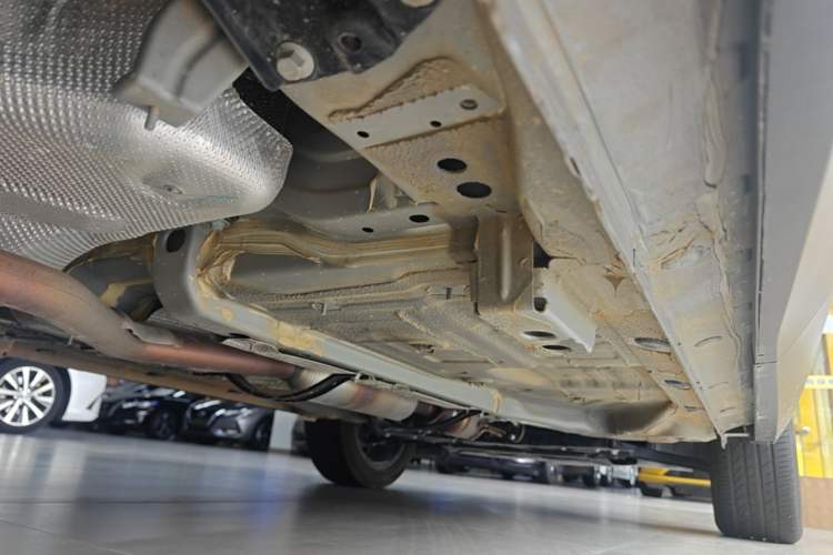 Used Geely Auto Emgrand X7 Sport 2026 Model 1.5TD Aspirational Right Side Sill