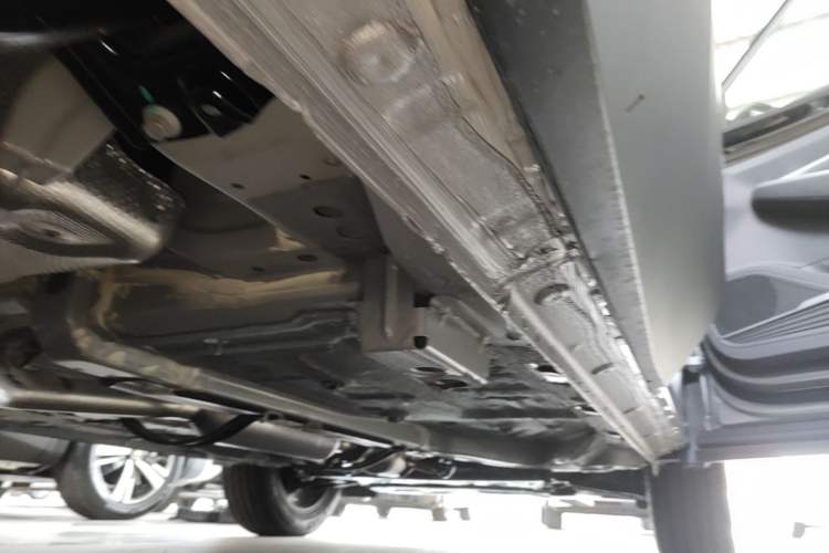 Used Geely Auto Emgrand X7 Sport 2026 Model 1.5TD Joyful Right Side Sill