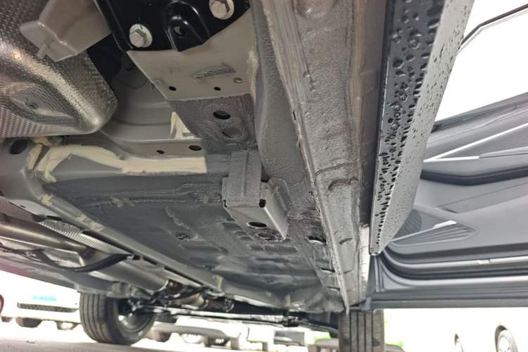 Used Geely Auto Emgrand X7 Sport 2026 Model 1.5TD Aspirational Right Side Sill