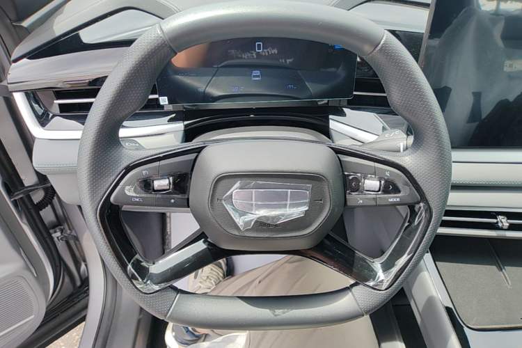 Used Geely Auto Emgrand X7 Sport 2026 Model 1.5TD Aspirational Steering Wheel