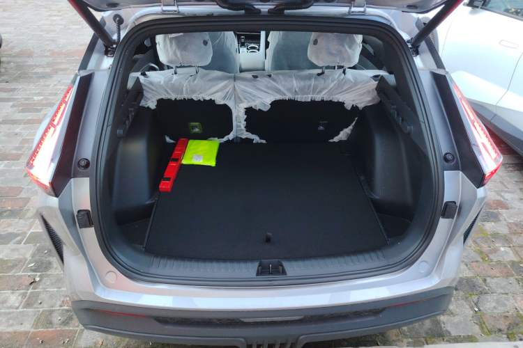 Used Geely Auto Emgrand X7 Sport 2026 Model 1.5TD Aspirational Trunk