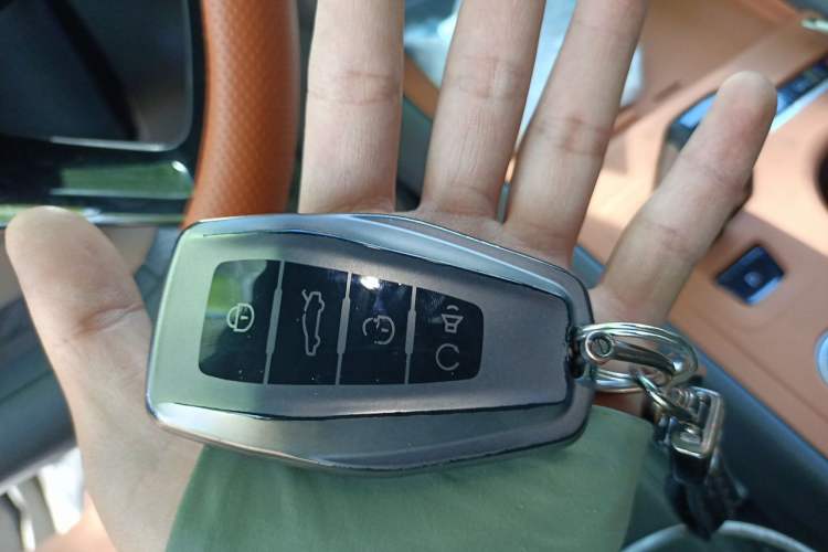 Used Geely Auto Emgrand X7 Sport 2026 Model 1.5TD Aspirational Vehicle Key