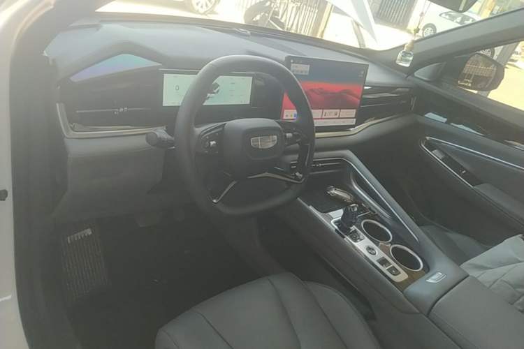Used Geely Auto Emgrand X7 Sport 2026 Model 1.5TD Wonderful Center Console