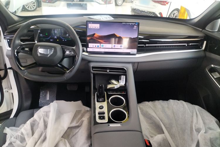 Used Geely Auto Emgrand X7 Sport 2026 Model 1.5TD Aspirational Center Console