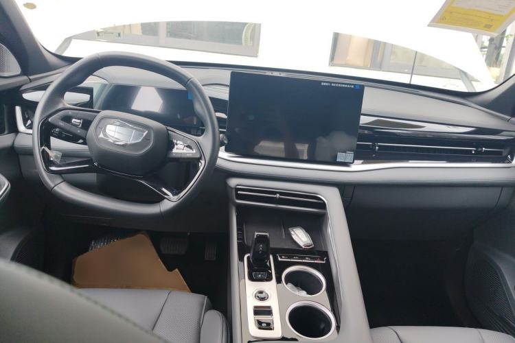 Used Geely Auto Emgrand X7 Sport 2026 Model 1.5TD Aspirational Center Console