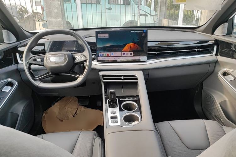 Used Geely Auto Emgrand X7 Sport 2026 Model 1.5TD Aspirational Center Console