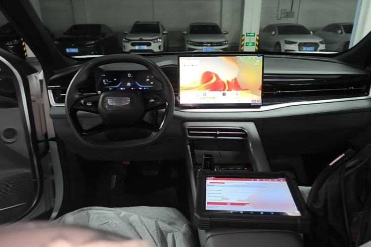 Used Geely Auto Emgrand X7 Sport 2026 Model 1.5TD Joyful Center Console
