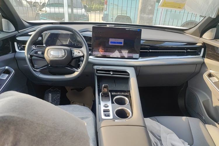 Used Geely Auto Emgrand X7 Sport 2026 Model 1.5TD Aspirational Center Console