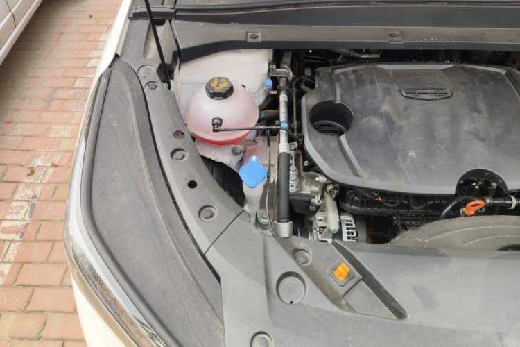Used Geely Auto Emgrand X7 Sport 2026 Model 1.5TD Beloved Engine Bay Right