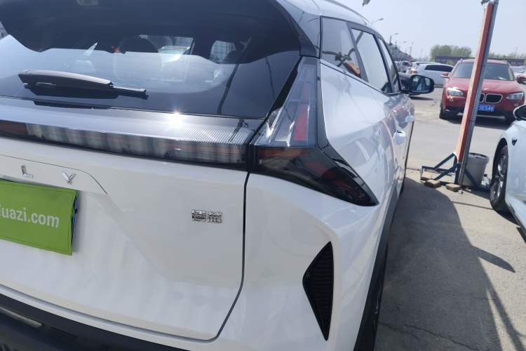 Used Geely Auto Emgrand X7 Sport 2026 Model 1.5TD Aspirational Exterior 3