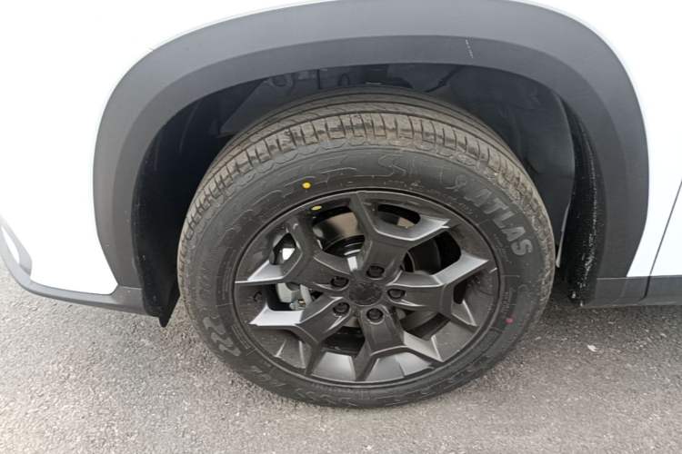Used Geely Auto Emgrand X7 Sport 2026 Model 1.5TD Joyful Exterior 4