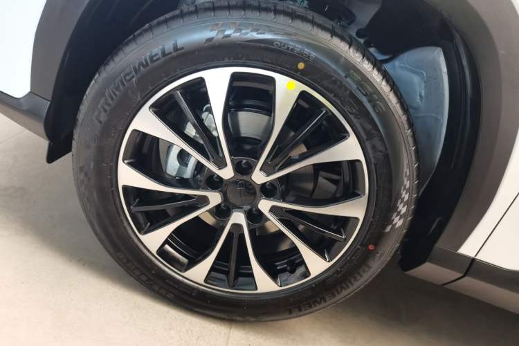 Used Geely Auto Emgrand X7 Sport 2026 Model 1.5TD Aspirational Exterior 4