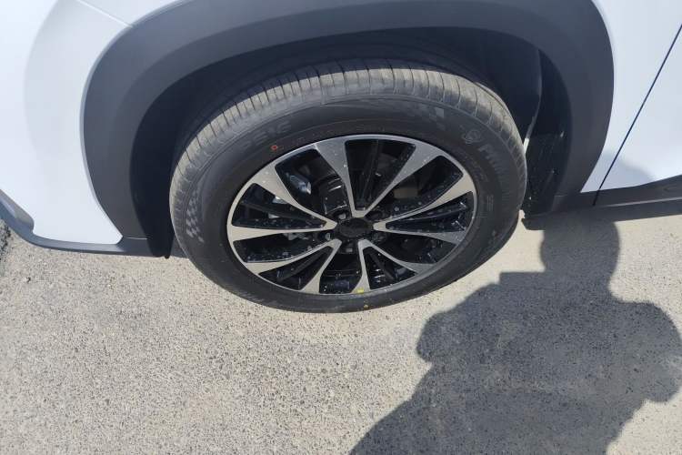 Used Geely Auto Emgrand X7 Sport 2026 Model 1.5TD Aspirational Exterior 4