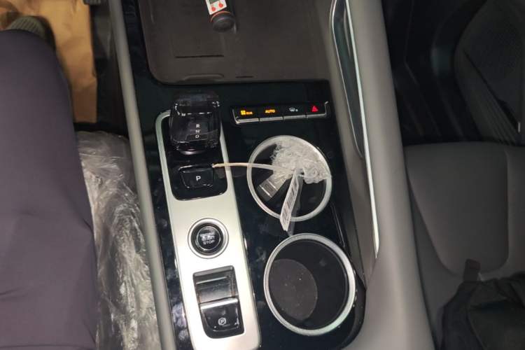 Used Geely Auto Emgrand X7 Sport 2026 Model 1.5TD Wonderful Gear Lever