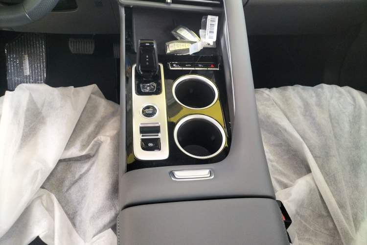 Used Geely Auto Emgrand X7 Sport 2026 Model 1.5TD Aspirational Gear Lever