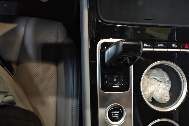 Used Geely Auto Emgrand X7 Sport 2026 Model 1.5TD Aspirational Gear Lever