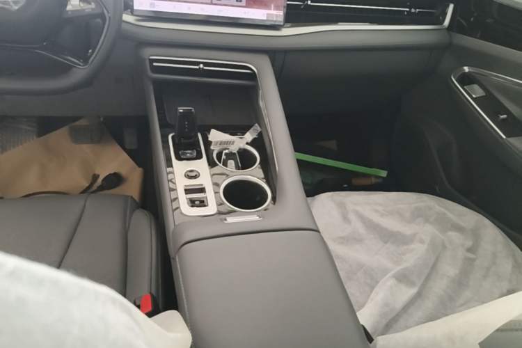 Used Geely Auto Emgrand X7 Sport 2026 Model 1.5TD Aspirational Gear Lever