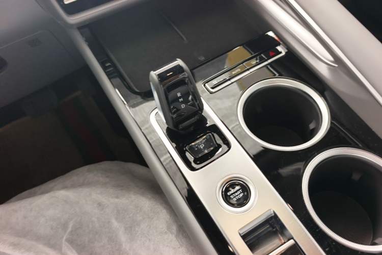 Used Geely Auto Emgrand X7 Sport 2026 Model 1.5TD Aspirational Gear Lever